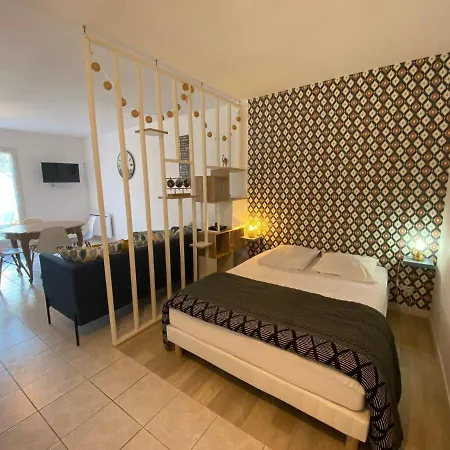בית נופש Terraced Bungalow Only 200 M From The Beach, *