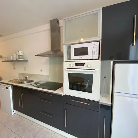 בית נופש Terraced Bungalow Only 200 M From The Beach, ז'ולוביל-לה-פאן