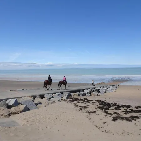 בית נופש Terraced Bungalow Only 200 M From The Beach,
