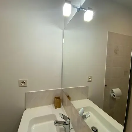 בית נופש Terraced Bungalow Only 200 M From The Beach, ז'ולוביל-לה-פאן