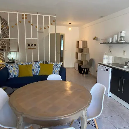 Terraced Bungalow Only 200 M From The Beach, ז'ולוביל-לה-פאן