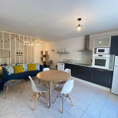 בית נופש Terraced Bungalow Only 200 M From The Beach, *